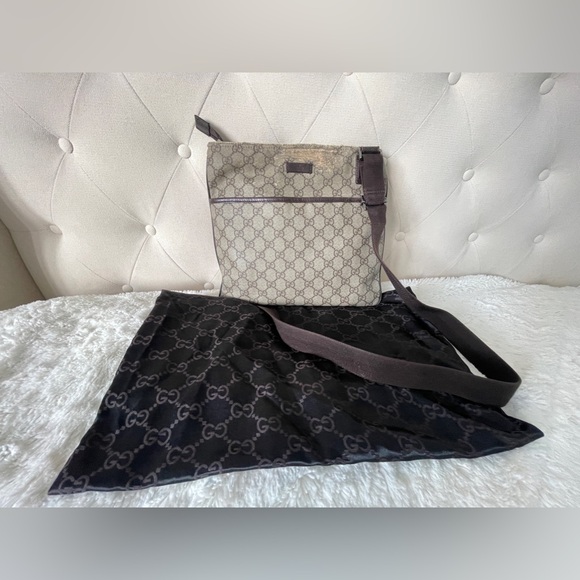 GUCCI Supreme Canvas Flat Messenger Crossbody Bag - Picture 1 of 8